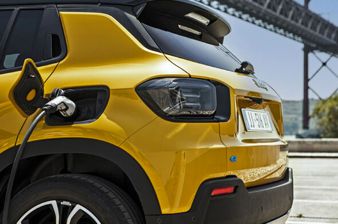 Jeep Avenger ricarica elettrica