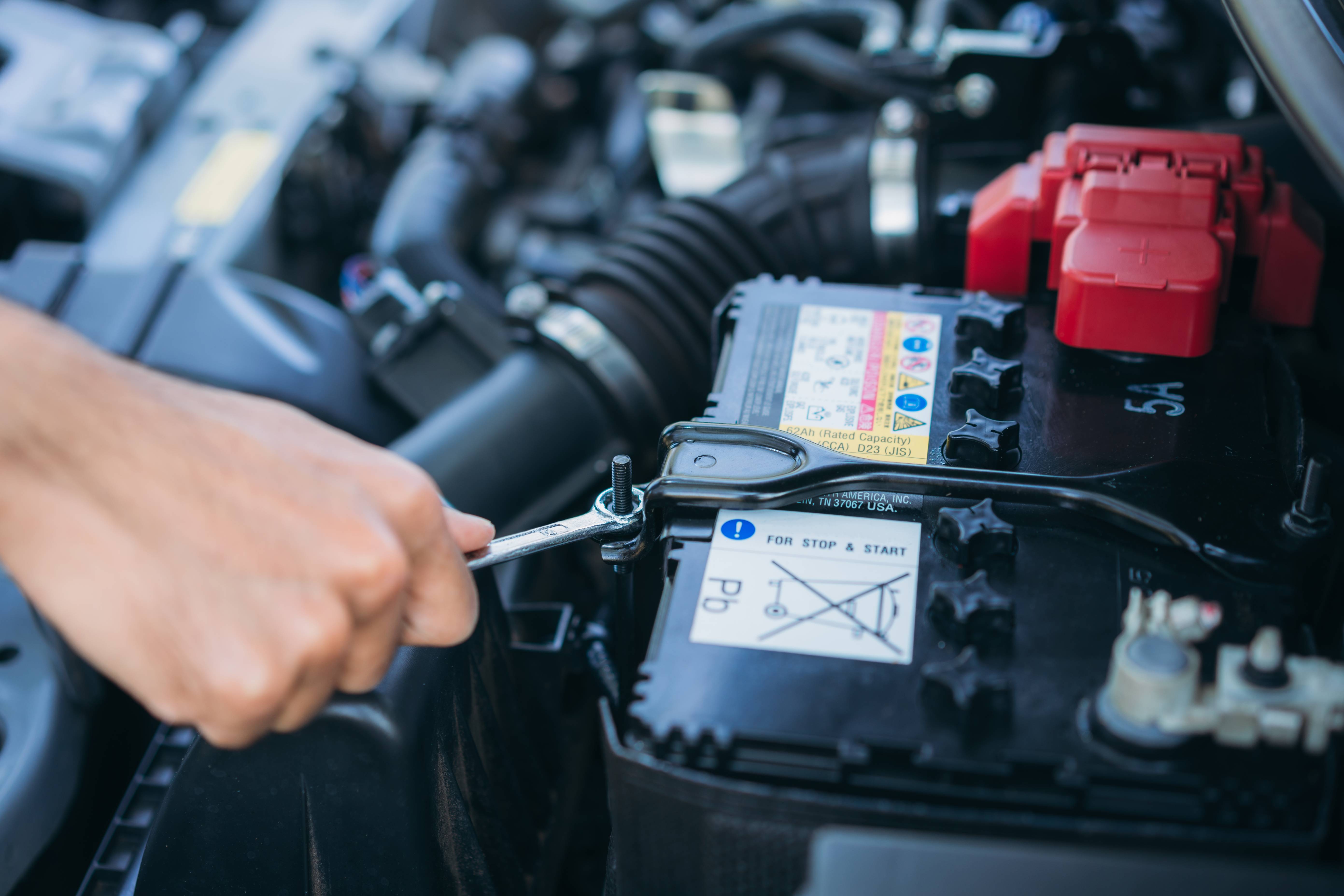 staccare batteria auto